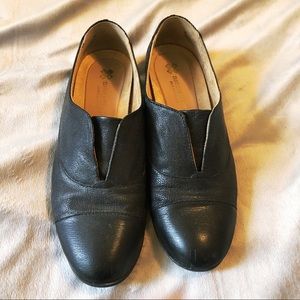 NATURALIZER minimal leather loafers - size 8